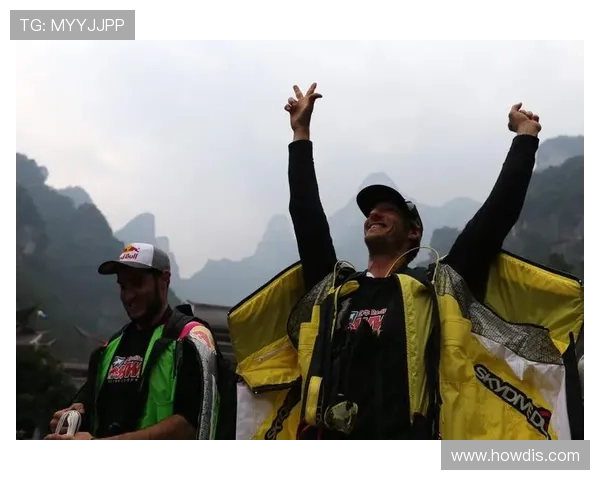 法国选手在世界翼装飞行锦标赛中突破自我 创新航线惊艳全场 法国选手在世界翼装飞行锦标赛中突破自我 创新航线惊艳全场